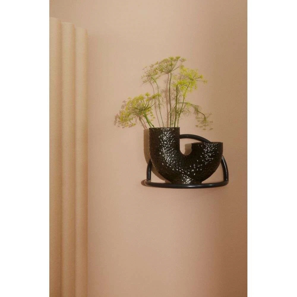 Arura Medium Glass Vase Black - AYTM - Koop Online 5 Arura Medium Glass Vase Black - AYTM - Koop Online - Afbeelding 3