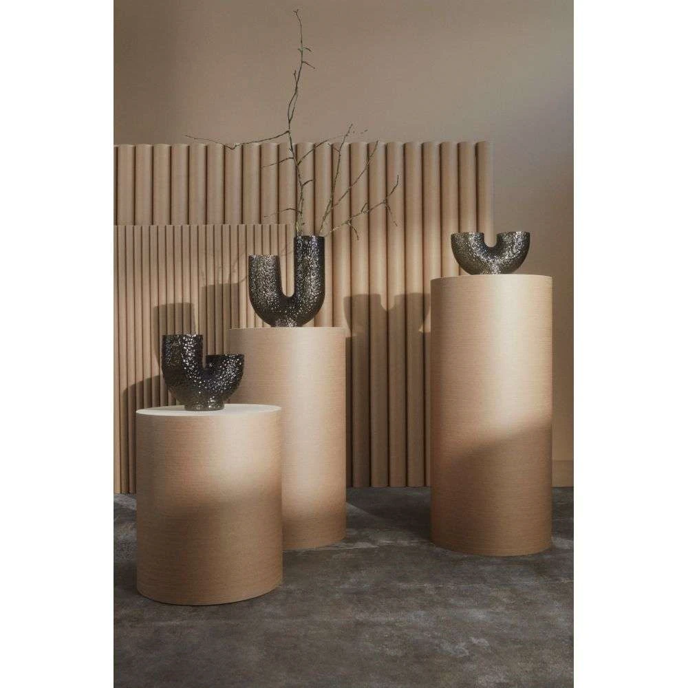 Arura Medium Glass Vase Black - AYTM - Koop Online 6 Arura Medium Glass Vase Black - AYTM - Koop Online - Afbeelding 4