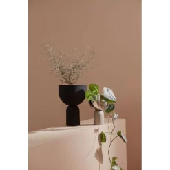 Torus Flowerpot Ø22 Black/Black - AYTM - Koop Online -Kortingswinkel voor woondecoratie 5704444084835torus flowerpot oe22 black black4