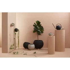 Globe Wall Flowerpot Ø21 Black - AYTM - Koop Online -Kortingswinkel voor woondecoratie 5704444085139globe wall flowerpot oe25 black4