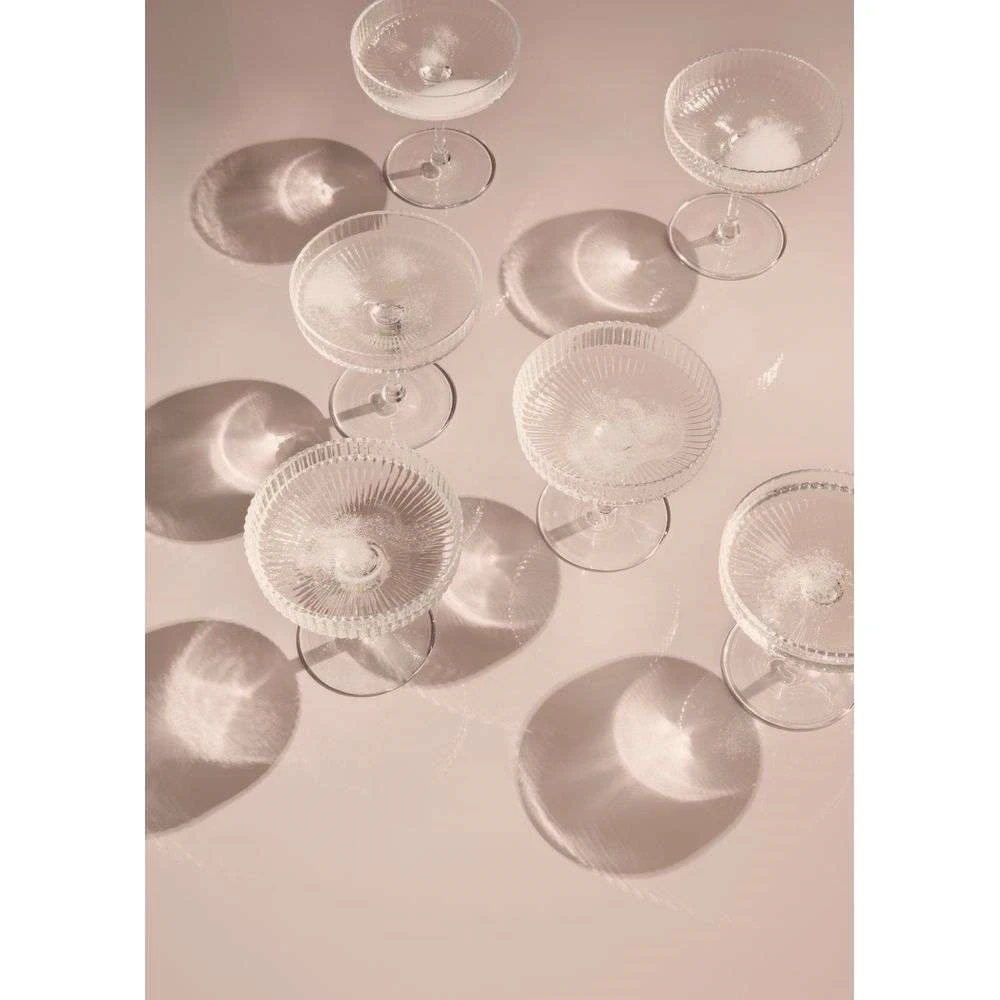 Ripple Champagne Saucer Set Of 2 Clear - Ferm LIVING - Koop Online 6 Ripple Champagne Saucer Set Of 2 Clear - Ferm LIVING - Koop Online - Afbeelding 4
