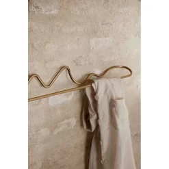 Curvature Towel Hanger Brass - Ferm LIVING - Koop Online -Kortingswinkel voor woondecoratie 5704723262541fermliving curvaturetowelhanger brass pack3