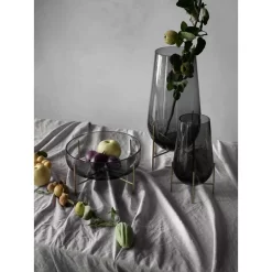 Echasse Vase Small Smoke/Brushed Brass - Menu - Koop Online -Kortingswinkel voor woondecoratie 5709262000463 Echasse smoke small 5