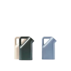 Tub Jug Pale Blue - Muuto - Koop Online 11 Tub Jug Pale Blue - Muuto - Koop Online -Kortingswinkel voor woondecoratie 5713294320970tub blue muuto4