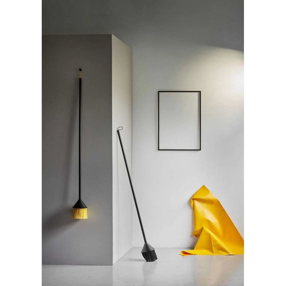 Mim Broom Black W/Black Brush - Northern - Koop Online 4 Mim Broom Black W/Black Brush - Northern - Koop Online - Afbeelding 2