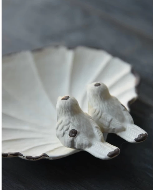 Antiek Wit Schaaltje Met Twee Vogeltjes 4 Antiek Wit Schaaltje Met Twee Vogeltjes - Afbeelding 2