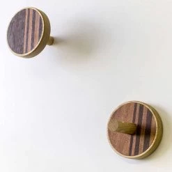 Kortingswinkel voor woondecoratie 19 Wandkapstok In Essenhout Met Verticale Inlays 2 Stuks - Gerusa