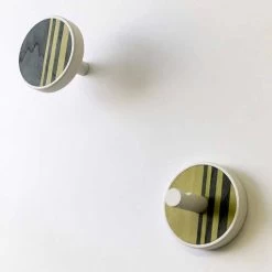 Wandkapstok In Essenhout Met Verticale Inlays 2 Stuks - Gerusa -Kortingswinkel voor woondecoratie appendiabiti a muro in legno di frassino bianco con intarsi 2 pezzi gerusa 3