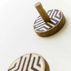 Wandkapstok In Essenhout Met Decoratie-inleg 2 Stuks - Lemme -Kortingswinkel voor woondecoratie appendiabiti a muro in legno di frassino nero con intarsi 2 pezzi lemme 2