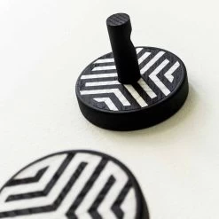 Wandkapstok In Essenhout Met Decoratie-inleg 2 Stuks - Lemme -Kortingswinkel voor woondecoratie appendiabiti a muro in legno di frassino nero con intarsi 2 pezzi lemme 8