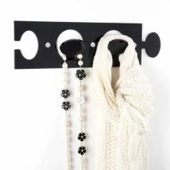 Gekleurde Plexiglas Muurhanger Met 2 Haken 3 Stuks - Fratack -Kortingswinkel voor woondecoratie appendiabiti da muro colorato in plexiglass design doppio 3 pezzi fratack 13