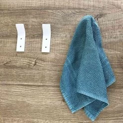 Witte Corian Wandkapstok Met Schroeven, 3-delig Ontwerp - Appiccio