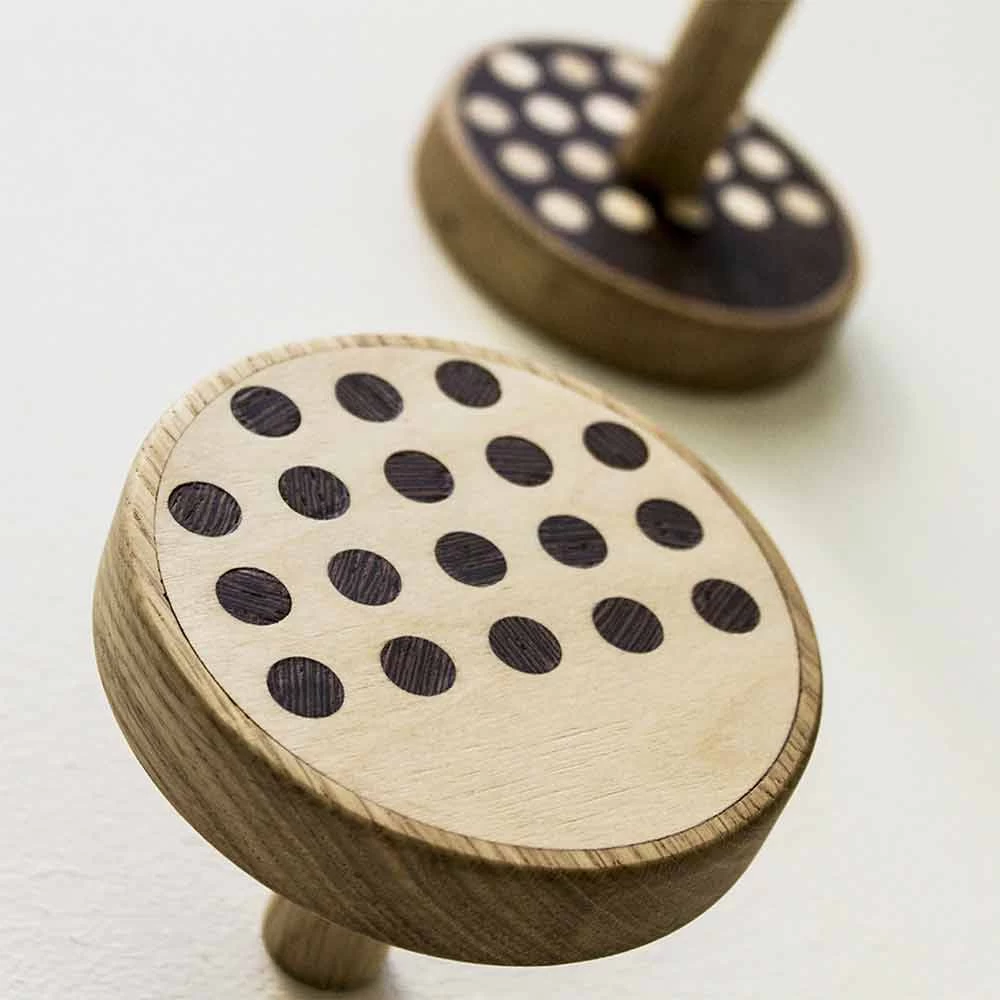 Wandkapstok In Essenhout Met Polkadot-inleg 2 Stuks - Quatto 5 Wandkapstok In Essenhout Met Polkadot-inleg 2 Stuks - Quatto - Afbeelding 3