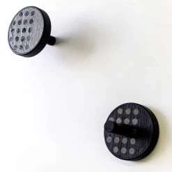 Wandkapstok In Essenhout Met Polkadot-inleg 2 Stuks - Quatto 17 Wandkapstok In Essenhout Met Polkadot-inleg 2 Stuks - Quatto -Kortingswinkel voor woondecoratie appendiabiti da parete in legno di frassino con intarsi 2 pezzi quatto 3