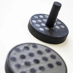 Wandkapstok In Essenhout Met Polkadot-inleg 2 Stuks - Quatto 23 Wandkapstok In Essenhout Met Polkadot-inleg 2 Stuks - Quatto -Kortingswinkel voor woondecoratie appendiabiti da parete in legno di frassino con intarsi 2 pezzi quatto 9