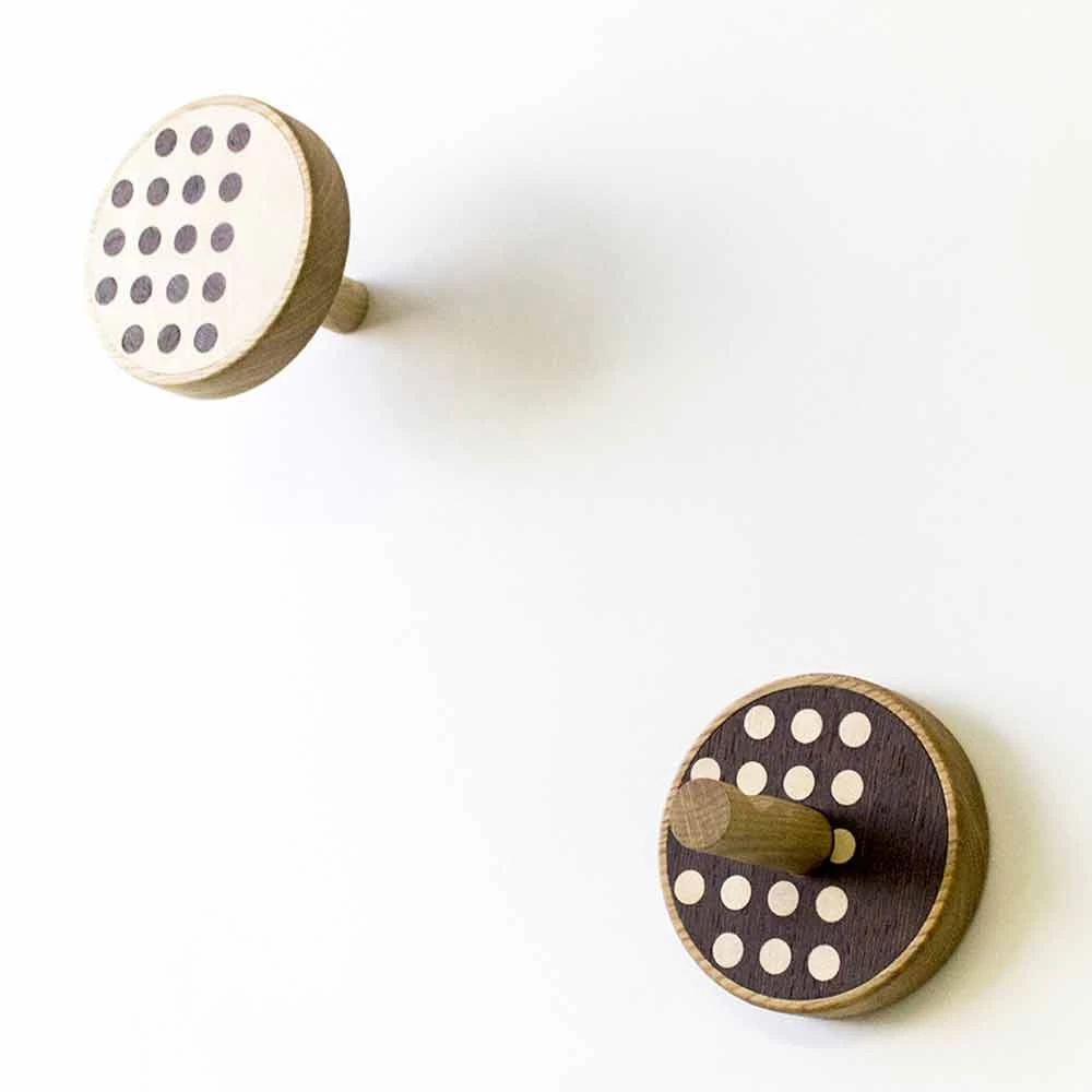 Wandkapstok In Essenhout Met Polkadot-inleg 2 Stuks - Quatto 3 Wandkapstok In Essenhout Met Polkadot-inleg 2 Stuks - Quatto