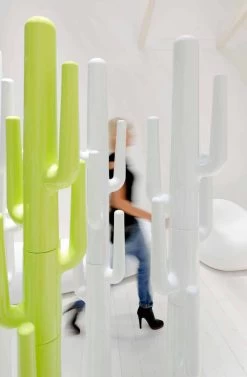 Design Kapstok In Gekleurd Polyethyleen Made In Italy - Zastor -Kortingswinkel voor woondecoratie appendiabiti da terra di design in polietilene colorato made in italy zastor 8