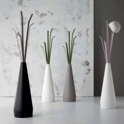 Bonaldo Kadou Polyethyleen En Stalen Design Kleerhanger Gemaakt In Italië