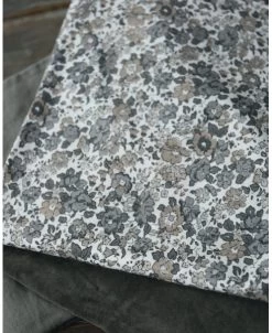 Gebloemde Kussenhoes Met Grijze En Taupe Bloemen, IB Laursen 12 Gebloemde Kussenhoes Met Grijze En Taupe Bloemen, IB Laursen -Kortingswinkel voor woondecoratie gebloemde kussenhoes wit met grijze en taupe bloemen ib laursen 2