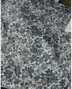 Gebloemde Kussenhoes Met Grijze En Taupe Bloemen, IB Laursen