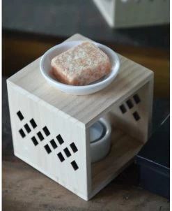 Geur Brander Hout Met Keramiek Schaaltjes