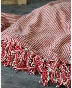 Geweven Woonkleed/ Sprei Gebroken Wit Met Fijne Rode Strepen, IB Laursen