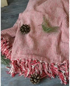 Geweven Woonkleed/ Sprei Gebroken Wit Met Fijne Rode Strepen, IB Laursen -Kortingswinkel voor woondecoratie geweven woonkleed sprei gebroken wit met fijne rode strepen ib laursen 1 2