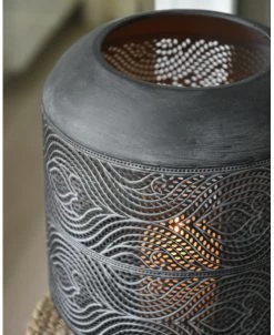 Groot Rond Metalen Windlicht Met Sierlijk Glooiend Gaatjes Patroon -Kortingswinkel voor woondecoratie groot rond metalen windlicht met sierlijk gaatjes patroon 4