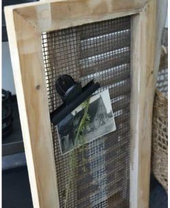 Herinnering Bord, Houten Lijst Met Stoer Dik Oud Gaas En Clip