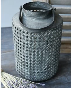 Hoge Lantaarn Van Metaal Met Gaatjes Patroon En Hengsel -Kortingswinkel voor woondecoratie hoge lantaarn van metaal met gaatjes patroon en hengsel 3