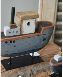 Houten Schip Op Metalen Standaard Handgeschilderd Blauw Groot, IB Laursen -Kortingswinkel voor woondecoratie houten schip op metalen standaard handgeschilderd blauw groot ib laursen 1