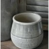 Klei Grijze Pot Iets Bol Met Gewerkte Onderrand, IB Laursen -Kortingswinkel voor woondecoratie klei grijze pot iets bol met gewerkte onderrand ib laursen
