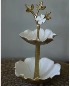 Kleine Etagere Bloem In Antiek Wit En Goud, Sieraden/bonbon Schaaltje -Kortingswinkel voor woondecoratie kleine etagere bloem in antiek wit en goud sieradenbonbon schaaltje 3