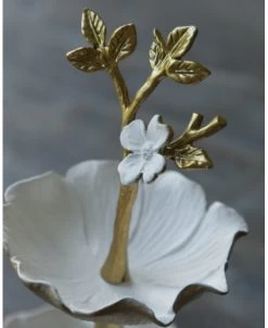 Kleine Etagere Bloem In Antiek Wit En Goud, Sieraden/bonbon Schaaltje -Kortingswinkel voor woondecoratie kleine etagere bloem in antiek wit en goud sieradenbonbon schaaltje 4