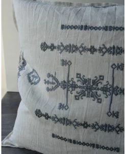 Kussen Hoes Linnenlook Met Grijs Borduursel, IB Laursen 13 Kussen Hoes Linnenlook Met Grijs Borduursel, IB Laursen -Kortingswinkel voor woondecoratie kussenhoes linnenlook met grijs borduursel ib laursen 3