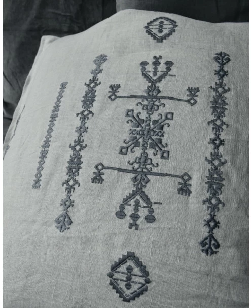 Kussen Hoes Linnenlook Met Grijs Borduursel, IB Laursen 3 Kussen Hoes Linnenlook Met Grijs Borduursel, IB Laursen