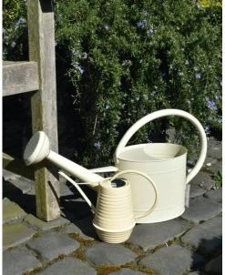 Metalen Gieter In Cream Met Sproeikop 5 Ltr, IB Laursen -Kortingswinkel voor woondecoratie metalen gieter in cream met sproeikop 5 ltr ib laursen 3