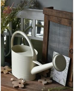 Metalen Gieter In Cream Met Sproeikop 5 Ltr, IB Laursen -Kortingswinkel voor woondecoratie metalen gieter in cream met sproeikop 5 ltr ib laursen 5