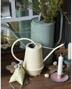 Metalen Gieter In Zacht Geel 0.95 Liter, IB Laursen -Kortingswinkel voor woondecoratie metalen gieter in zacht geel 095 liter ib laursen 3