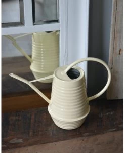 Metalen Gieter In Zacht Geel 0.95 Liter, IB Laursen -Kortingswinkel voor woondecoratie metalen gieter in zacht geel 095 liter ib laursen 4