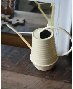 Metalen Gieter In Zacht Geel 0.95 Liter, IB Laursen -Kortingswinkel voor woondecoratie metalen gieter in zacht geel 095 liter ib laursen 5