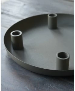 Metalen Schaal Met 4 Kaarsen Inzets Olijf Groen, IB Laursen -Kortingswinkel voor woondecoratie metalen schaal met 4 kaarsen inzets olijf groen ib laursen 4