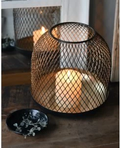 Metalen Windlicht Met Ruit-effect Zwart Met Goud Kleurig Binnenwerk -Kortingswinkel voor woondecoratie metalen windlicht met ruit effect zwart met goud kleurig binnenwerk 3