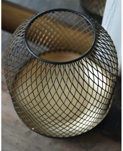 Metalen Windlicht Met Ruit-effect Zwart Met Goud Kleurig Binnenwerk -Kortingswinkel voor woondecoratie metalen windlicht met ruit effect zwart met goud kleurig binnenwerk 4