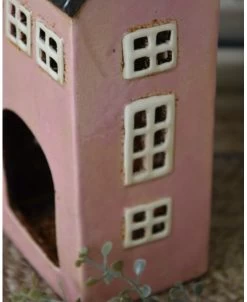 Nyhavn Pakhuis Theelicht Roze Met Zwart Dak En Schoorsteen, IB Laursen -Kortingswinkel voor woondecoratie nyhavn pakhuis theelicht roze met zwart dak en schoorsteen ib laursen 2