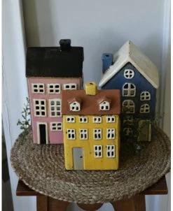 Nyhavn Pakhuis Theelicht Roze Met Zwart Dak En Schoorsteen, IB Laursen -Kortingswinkel voor woondecoratie nyhavn pakhuis theelicht roze met zwart dak en schoorsteen ib laursen 4