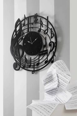 Modern Design Ronde Zwarte Wandklok In Versierd Hout - Muziek -Kortingswinkel voor woondecoratie orologio da parete nero rotondo di design moderno in legno decorato musica 4