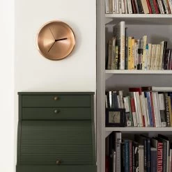 Ronde Wandklok In Gepolijst Koper Design Made In Italy - Ogio -Kortingswinkel voor woondecoratie orologio da parete rotondo in rame lucidato di design made in italy ogio 3