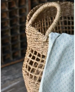 Ronde Mand Met Opgewerkte Structuur Middel Met Handvaten, IB Laursen -Kortingswinkel voor woondecoratie ronde mand met opgewerkte structuur middel met handvaten ib laursen 3