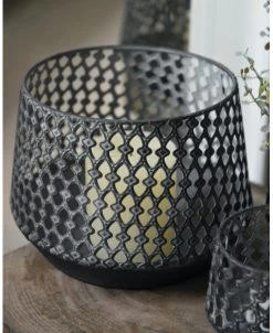 Set Van 3 Metalen Windlichten Met Sierlijk Gaatjes Patroon -Kortingswinkel voor woondecoratie set van 3 metalen windlichten met sierlijk gaatjes patroon 4